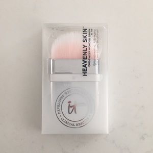 NWT IT Cosmetics Heavenly Skin One Sweep Brush